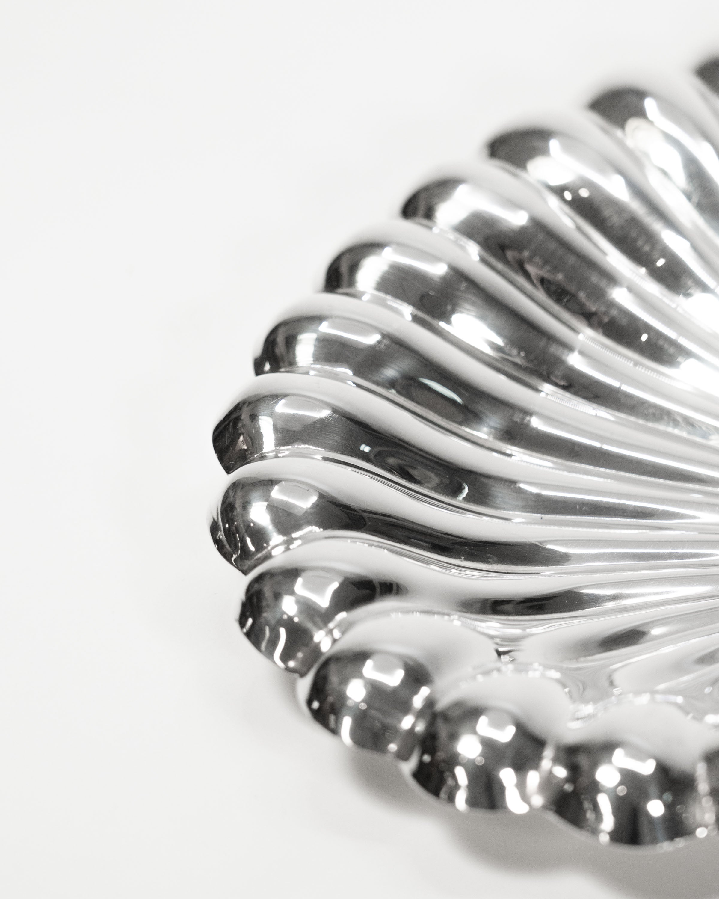 Plat de présentation en forme de coquillage