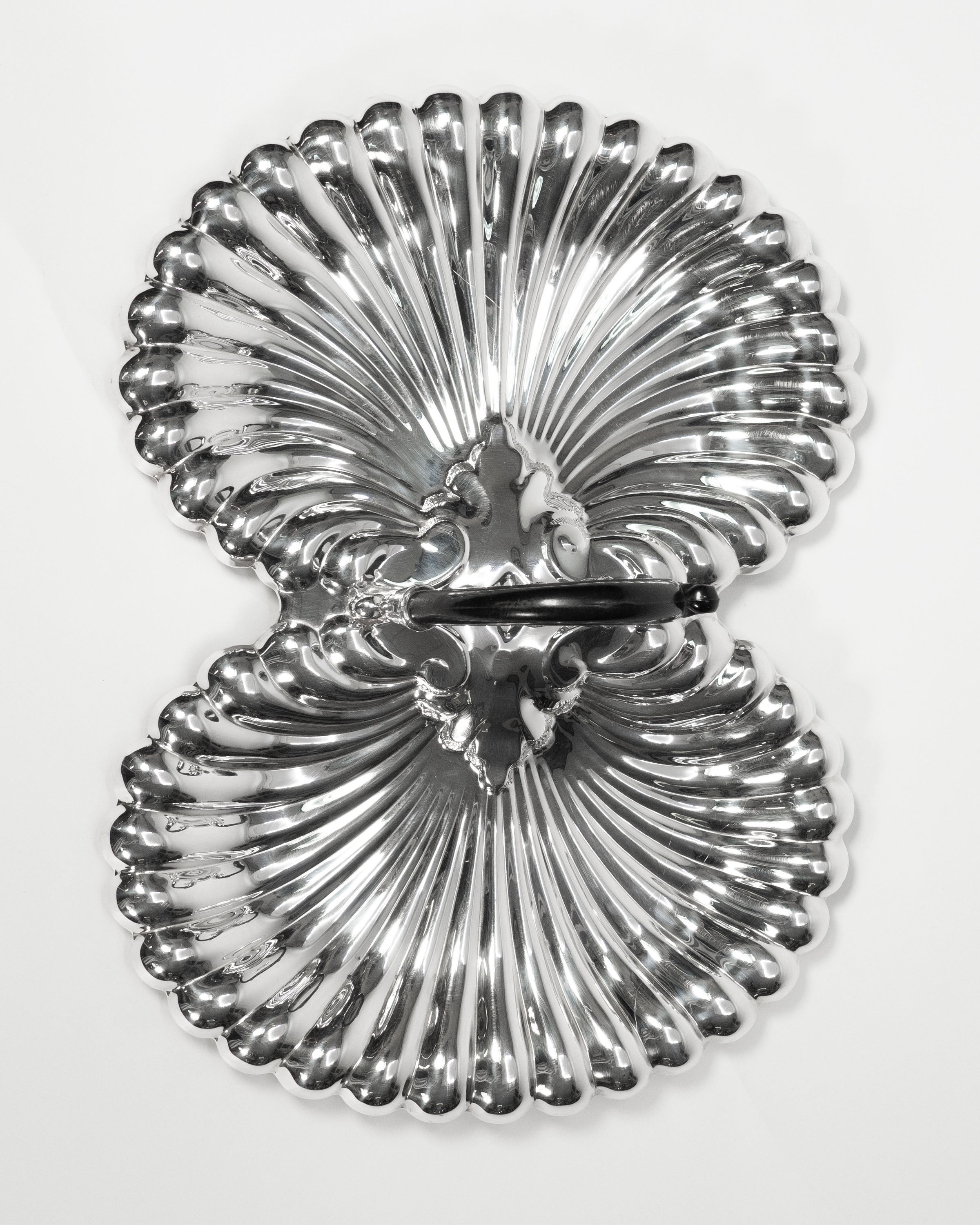Plat de présentation en forme de coquillage