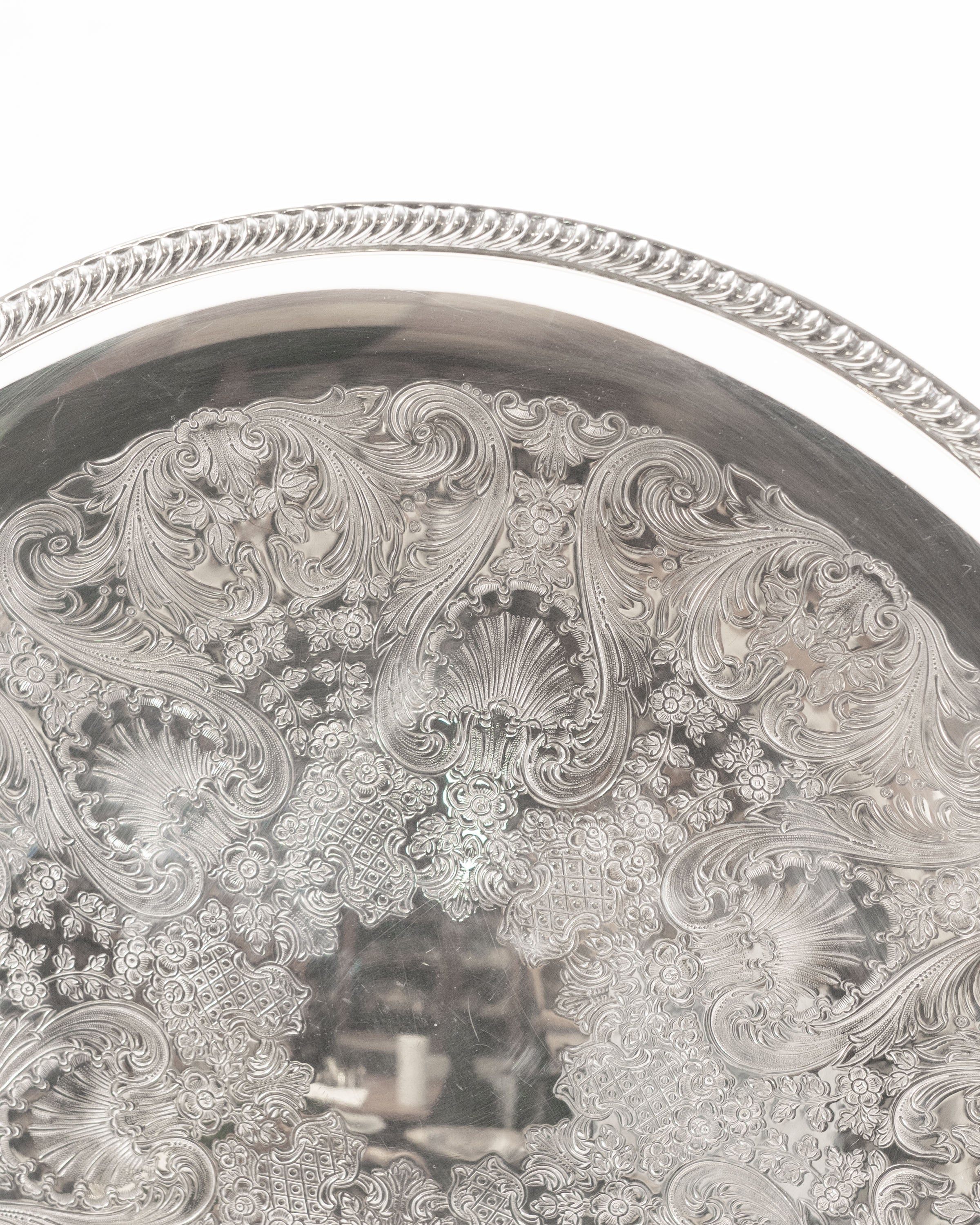 Grand cabaret de service rond – Rogers & Co.