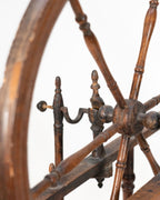 Très petit rouet décoratif en noyer   France, XIXe siècle