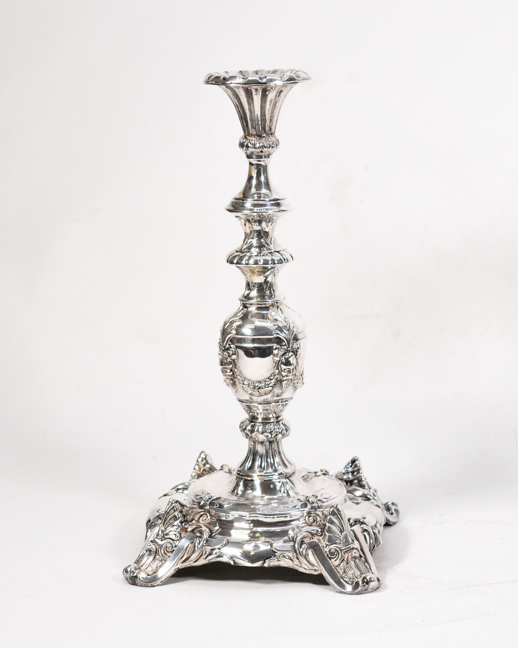 Paire de grands bougeoirs Louis XV - France, circa 1850