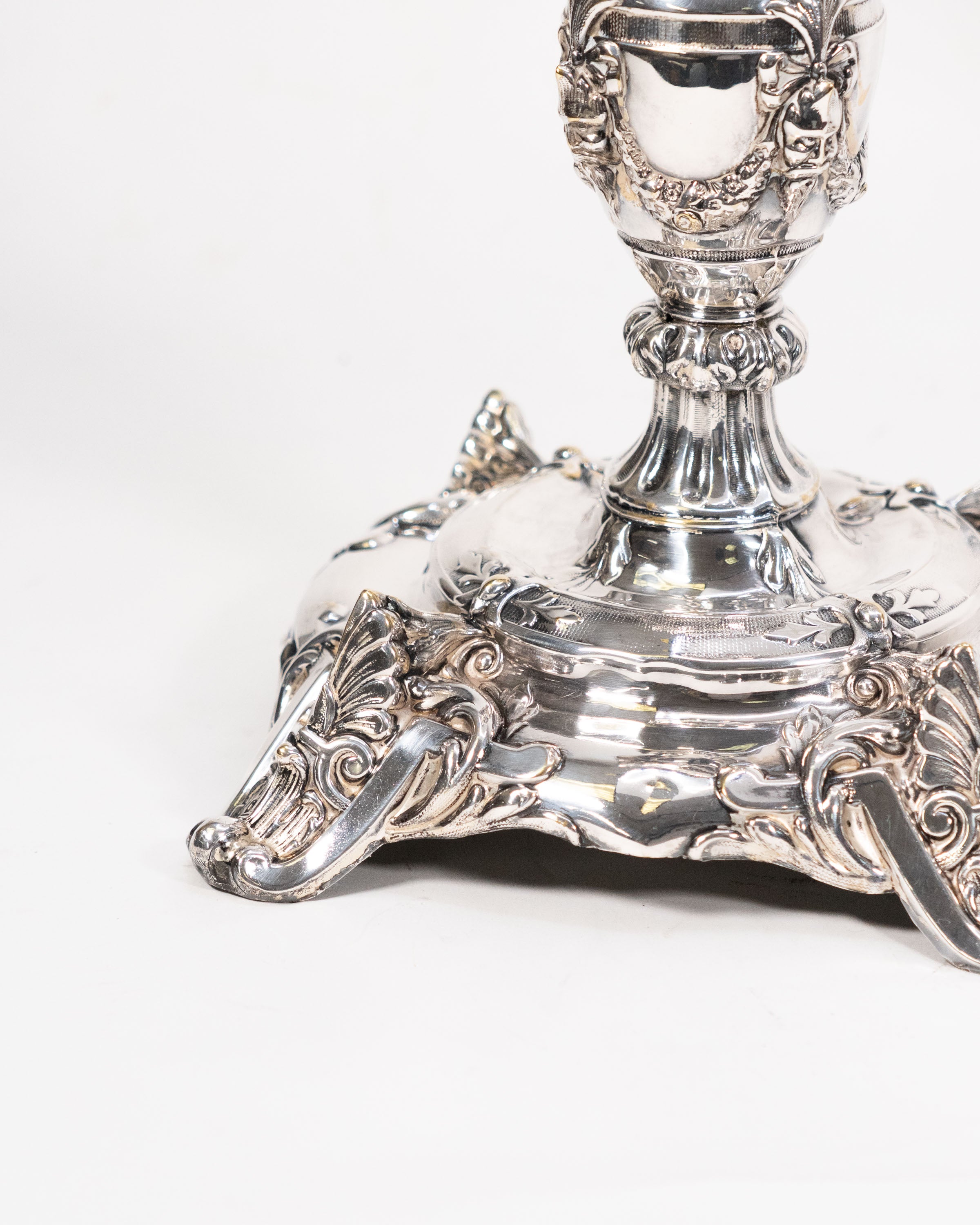Paire de grands bougeoirs Louis XV - France, circa 1850