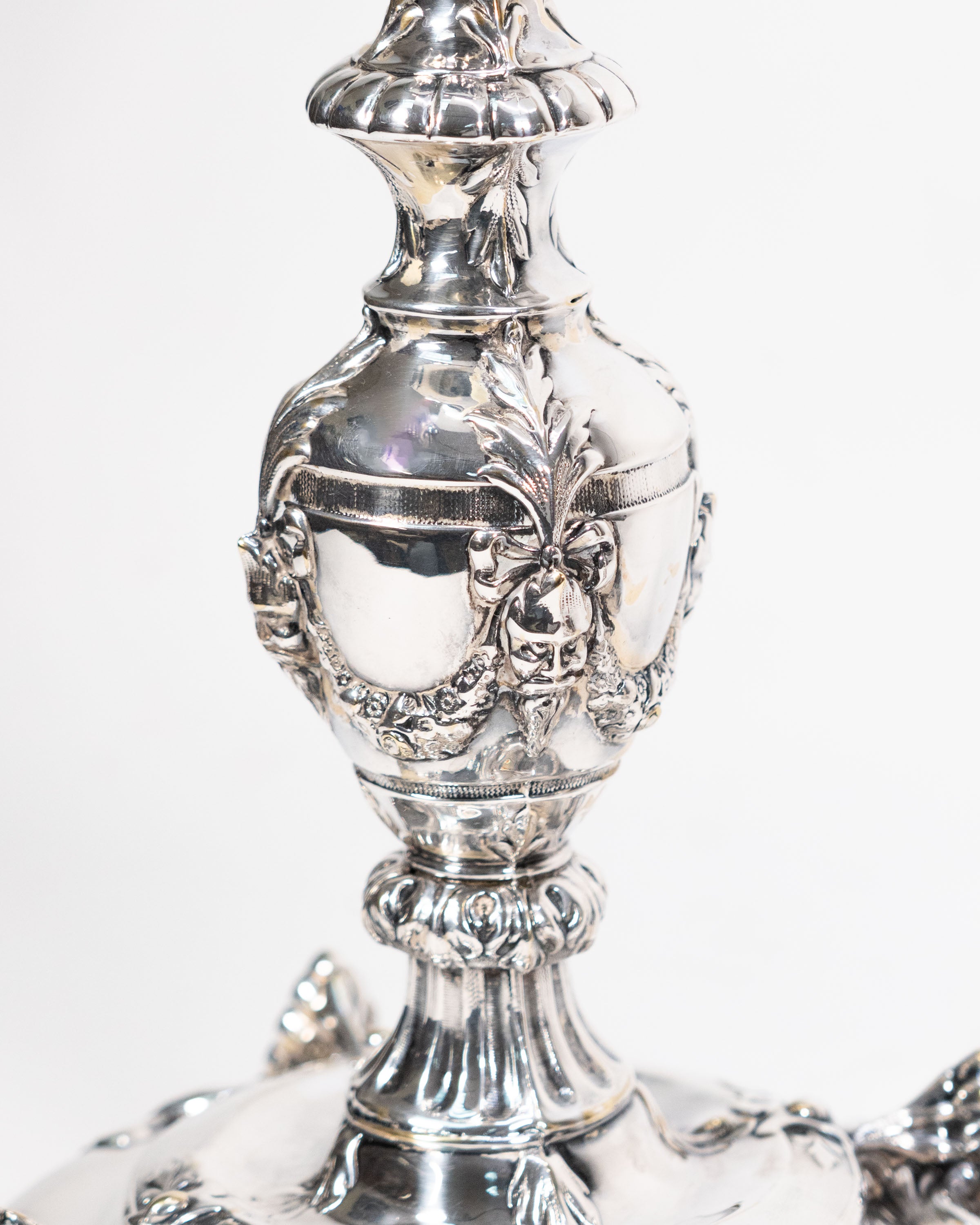 Paire de grands bougeoirs Louis XV - France, circa 1850