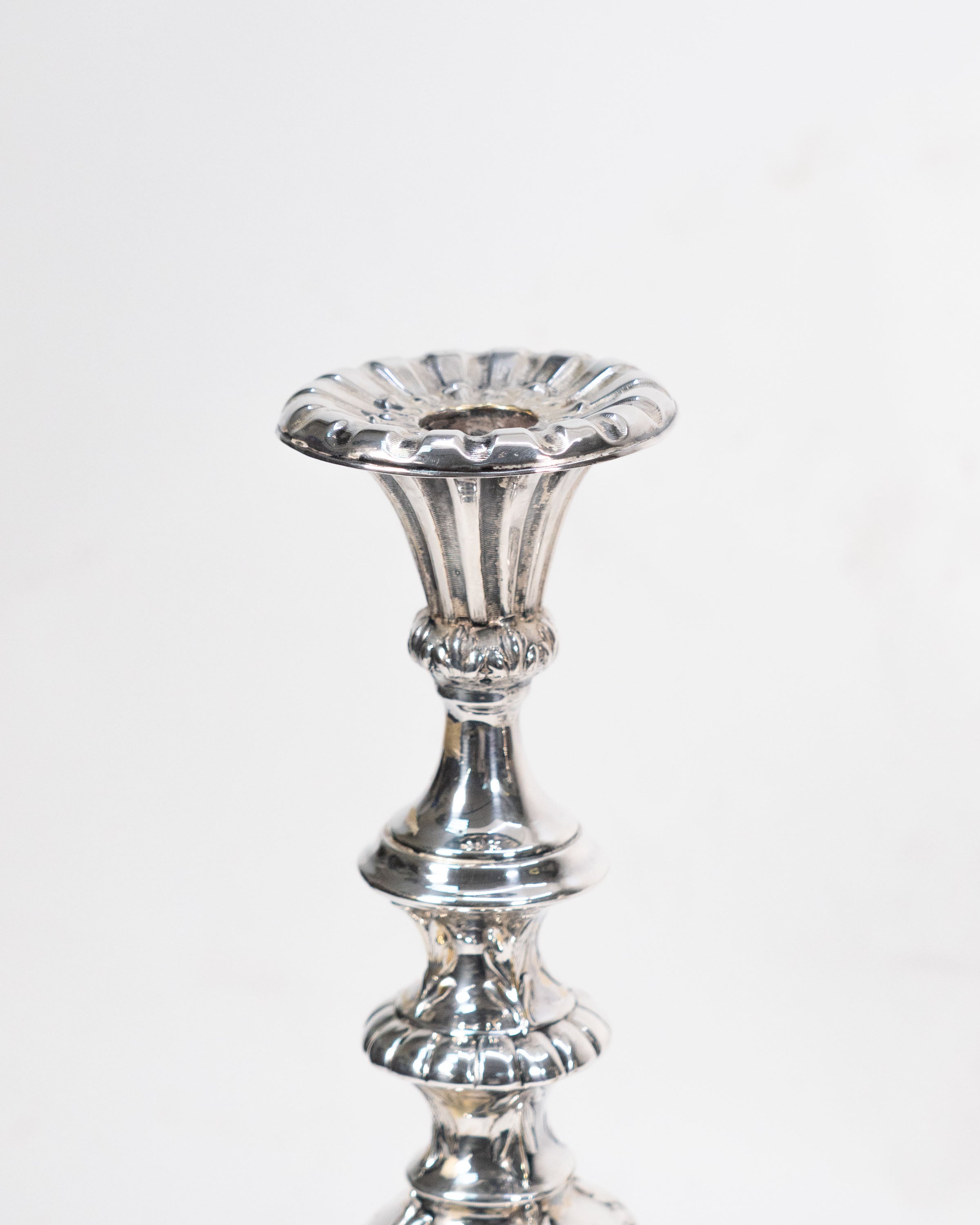Paire de grands bougeoirs Louis XV - France, circa 1850