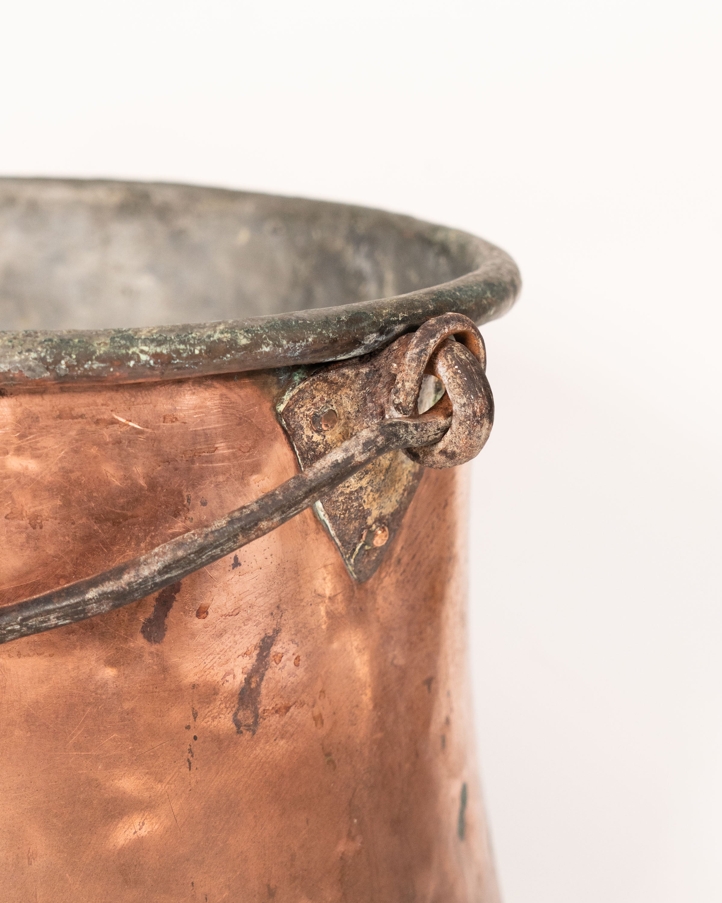 Cache-pot en cuivre forgé - circa 1920