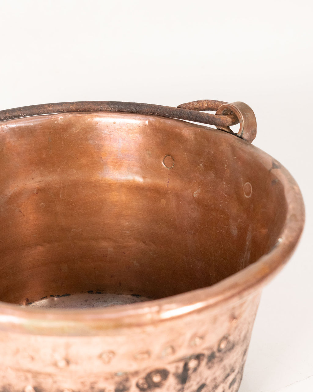 Cache-pot en cuivre riveté - circa 1920