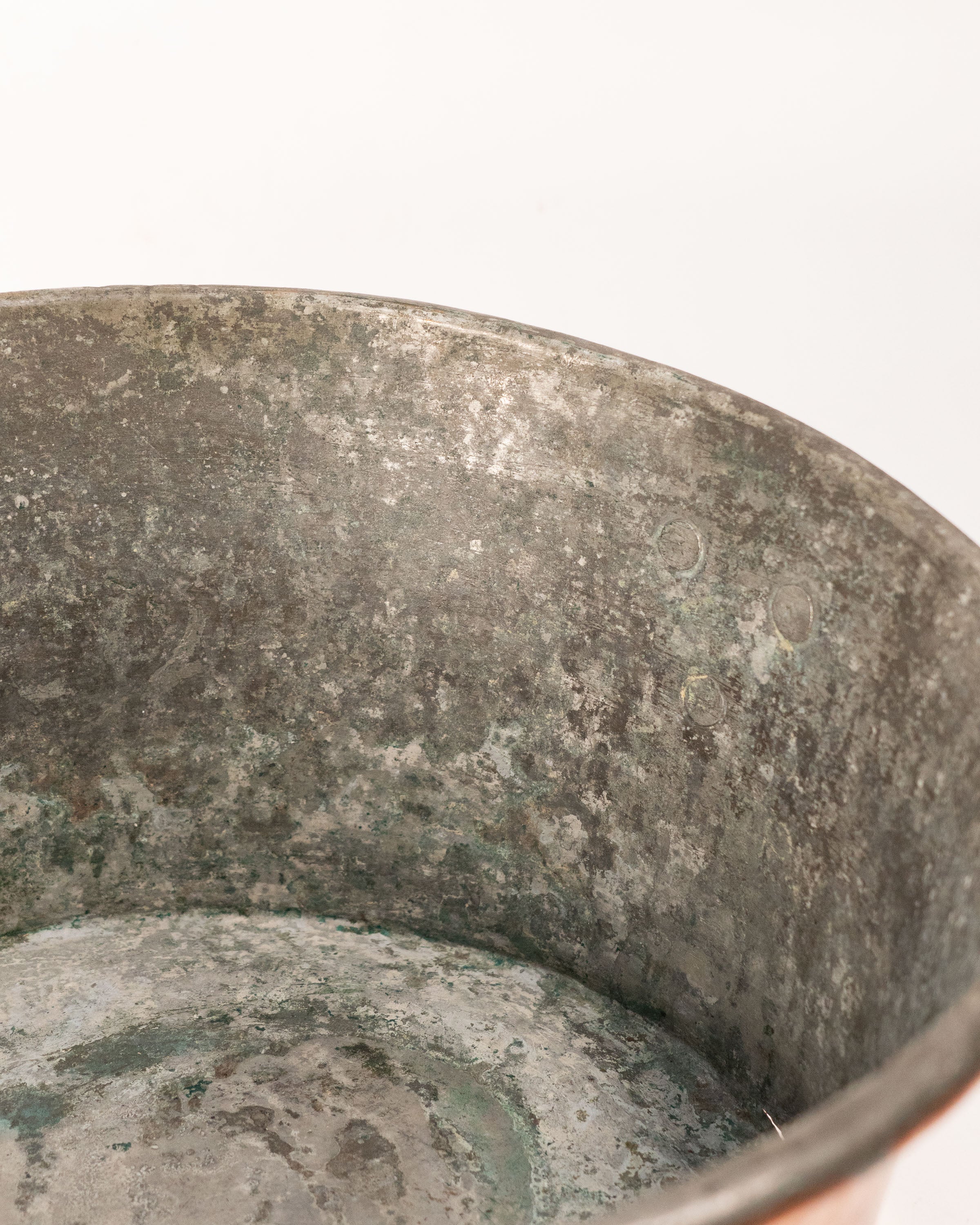 Grand cache-pot en cuivre martelé - Circa 1920