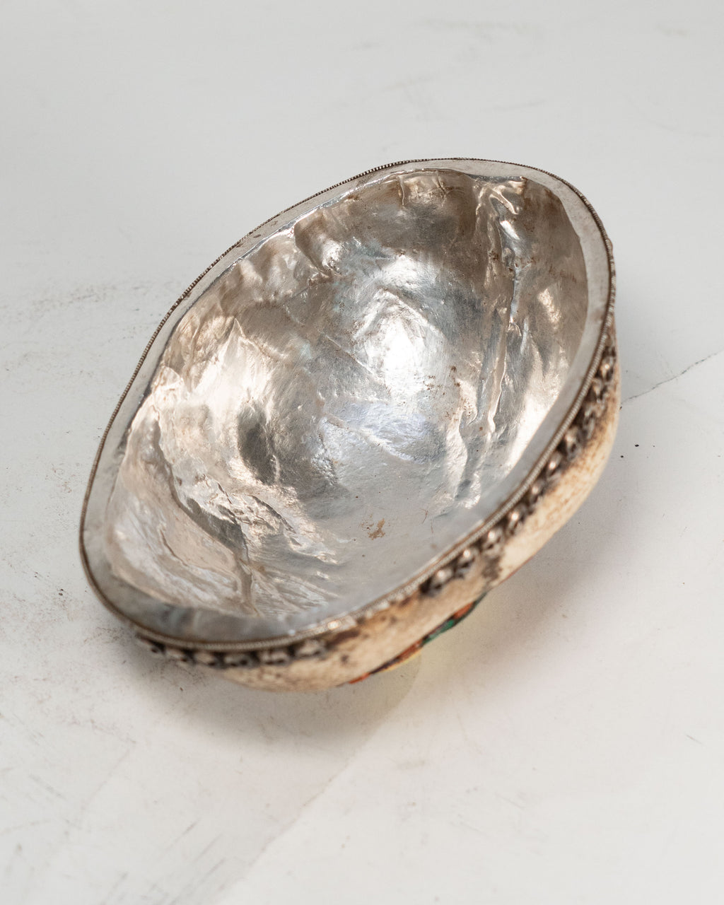 Kapala tibétaine en os et argent – Coupe rituelle bouddhiste, XIXe siècle