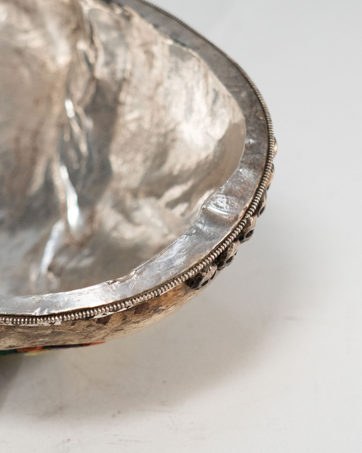Kapala tibétaine en os et argent – Coupe rituelle bouddhiste, XIXe siècle