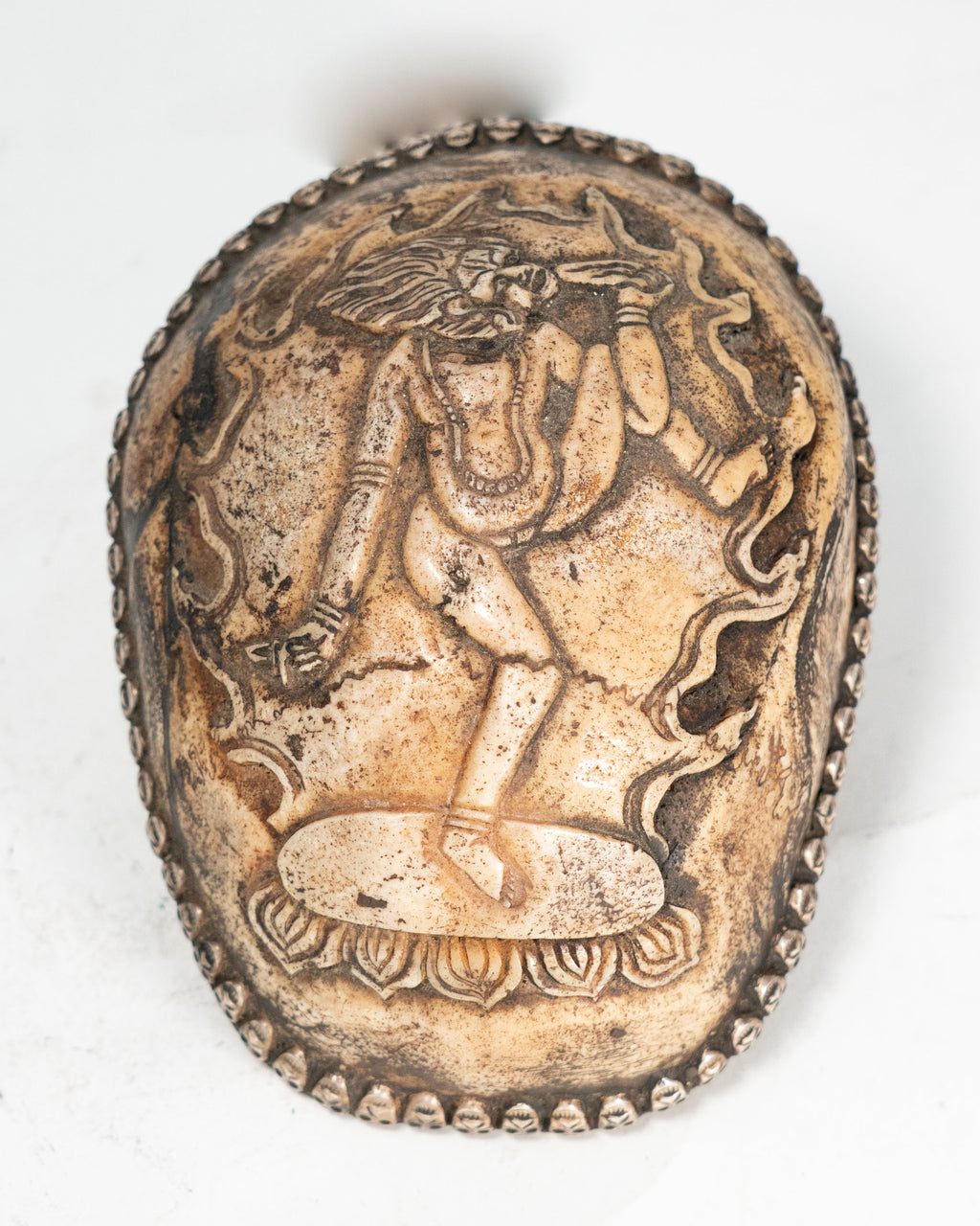 Kapala tibétaine en os et argent – XIXe siècle